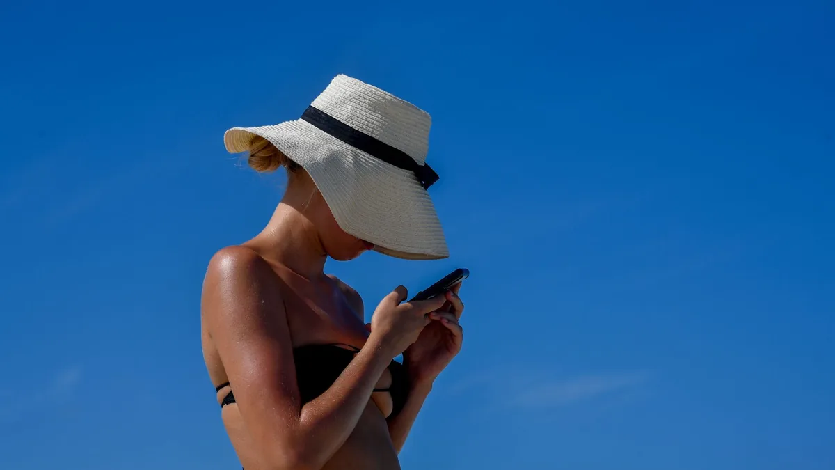 Το iPhone ζεσταίνεται πολύ: 9 αιτίες, από τον ήλιο της παραλίας μέχρι τη μπαταρία